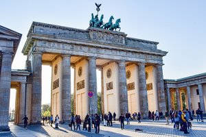 Brand front of the brandenburg gate 5117579 1920